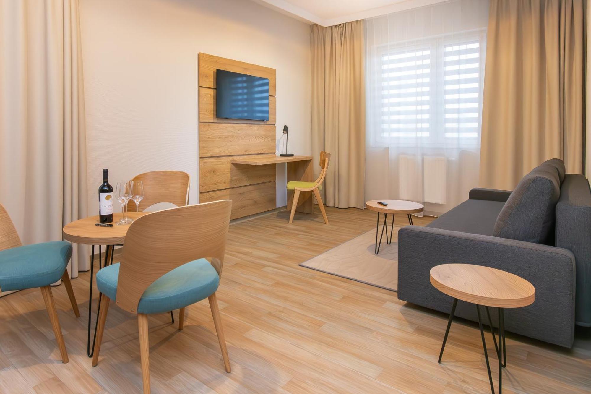 Novy Hotel Zielona Góra Exterior foto